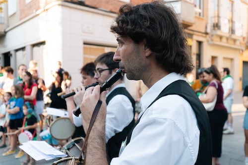 Músics tocant la gralla i el tabal