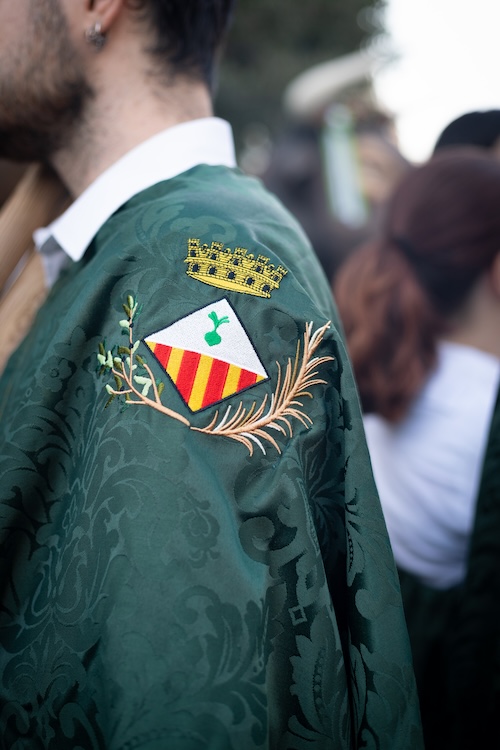 Banderins i pegats històrics de la Colla Bastonera de Sabadell